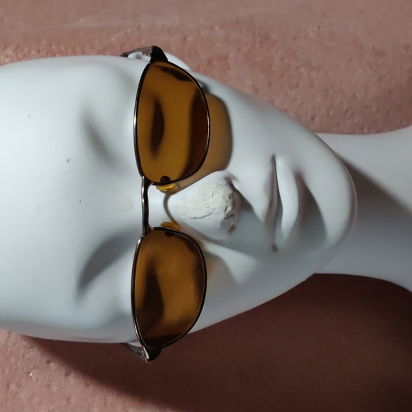 Vintage Ray-Ban sunglasses & new case - Picture 2 of 16